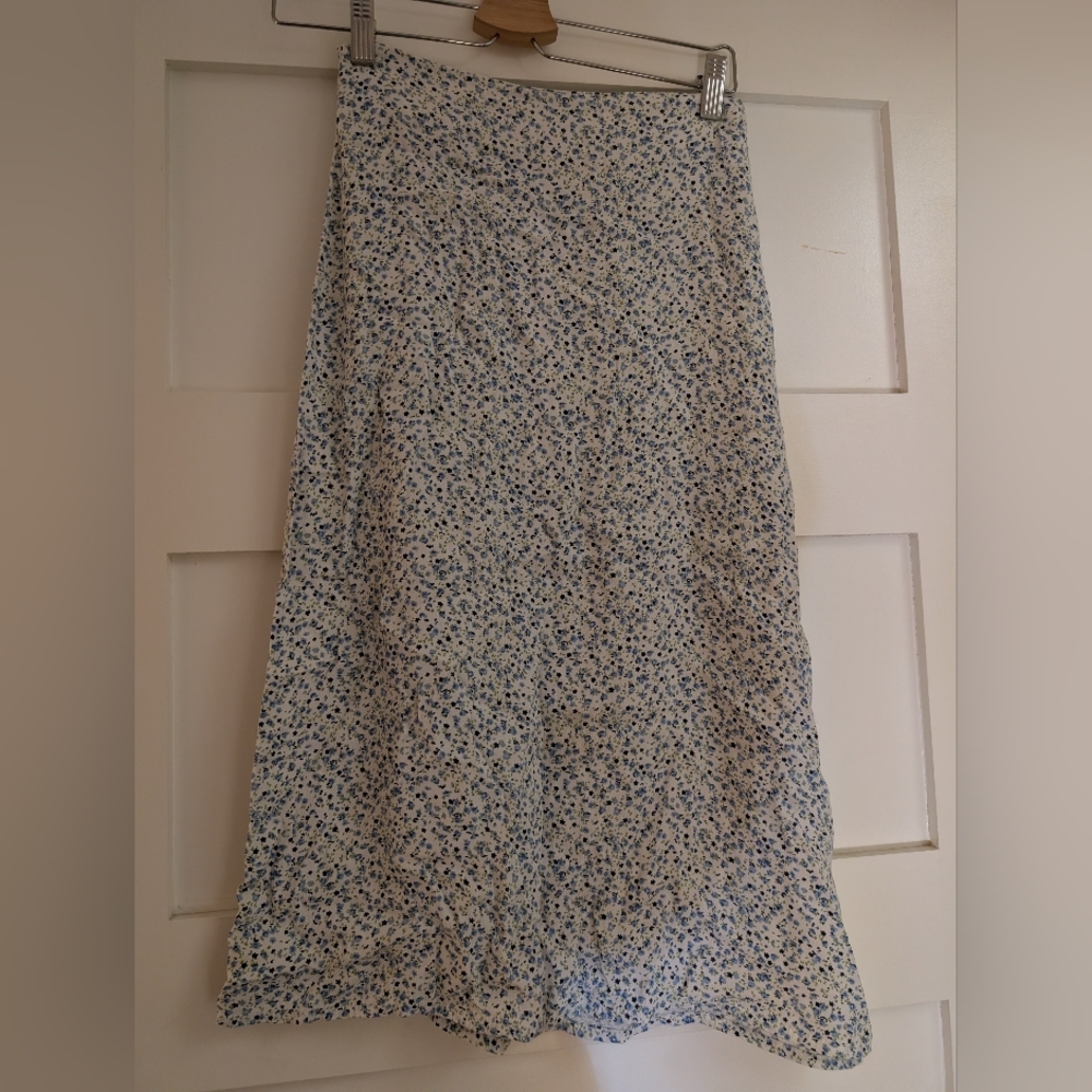 Brandy Melville Blue and White Floral Maxi Skirt